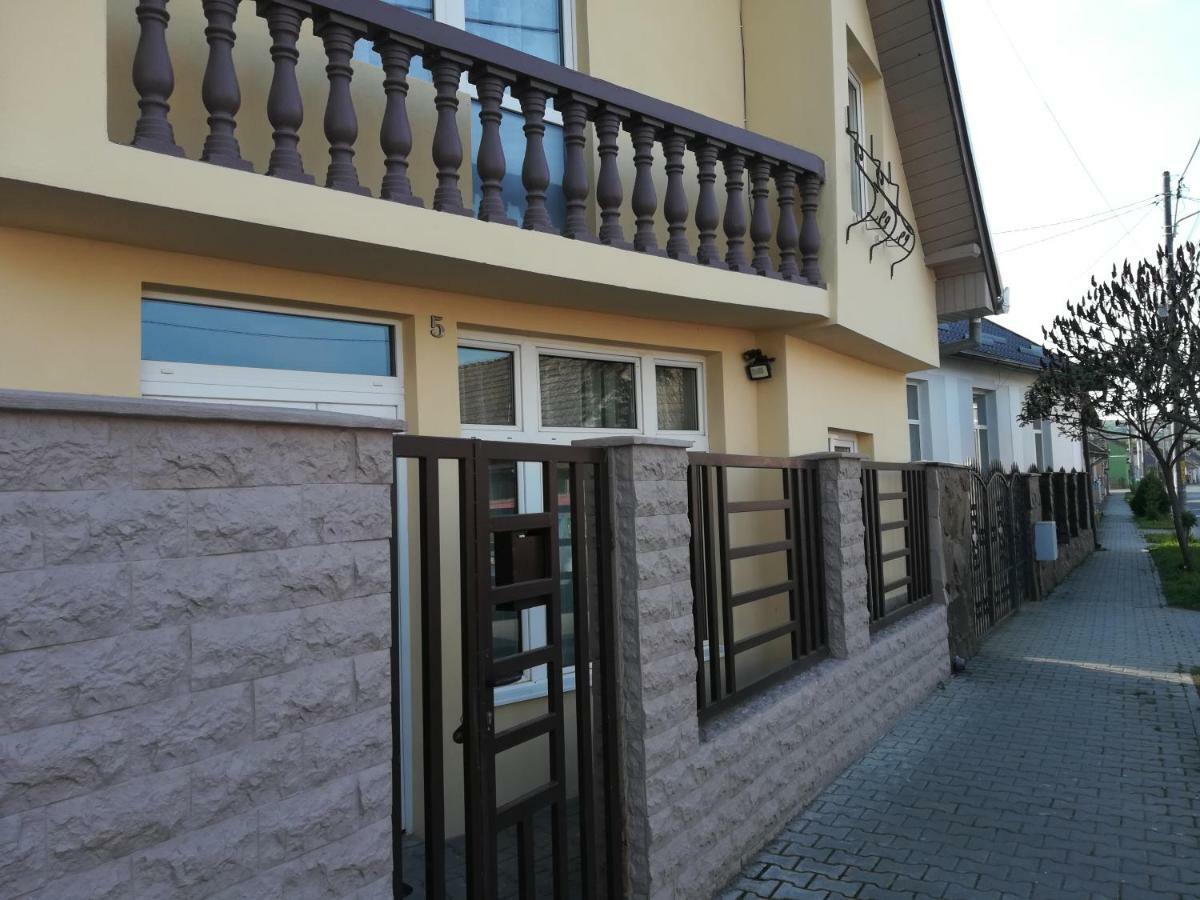 Five Villa Ludus Buitenkant foto