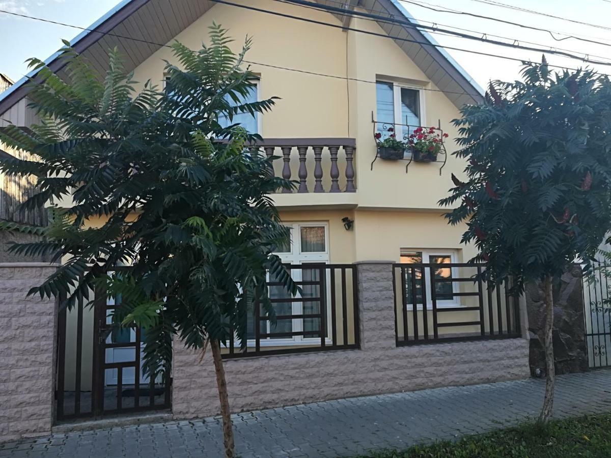Five Villa Ludus Buitenkant foto